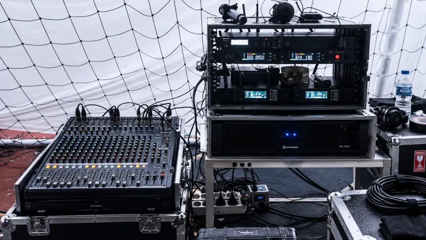 Rack power amplifier dan wireless mic Laras Sound
