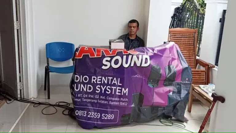 Operator standby di lokasi acara